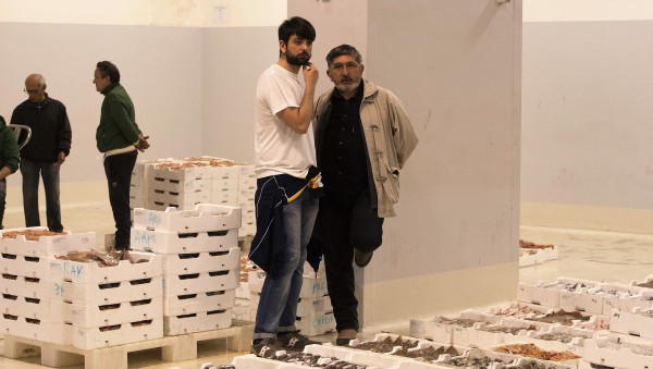 Fischmarkt in Molfetta: Domenico Facchini und sein Sohn Giovanni warten auf Kunden (Foto: Uli Reinhardt)