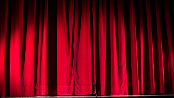 Eine der Bühnen Giovanni Olivas (Foto: Patrick Bauer)